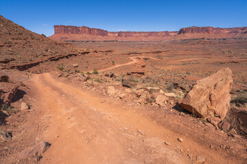 hiking the murphy trail loop in the island in the sky in canyonlands national park, usa