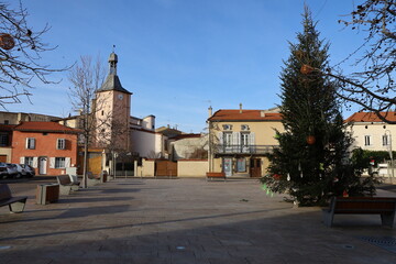 La place de l'hôtel de ville, village de Pont du Château, département du Puy de Dome, France