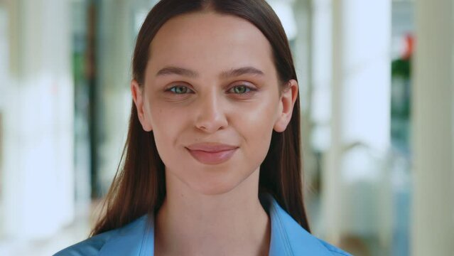 Portrait of the beautiful female buyer standing in the shopping mall. Close view of the voman face. Smiled caucasian woman looking at camera