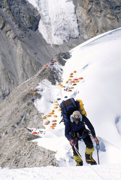 Team climbing to Camp 1.5, Cho Oyu,