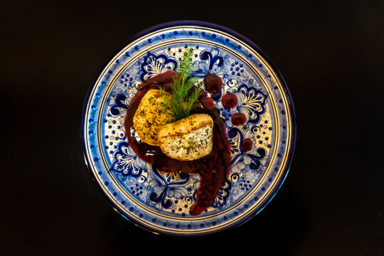 Lomo de puerco en plato de Talavera