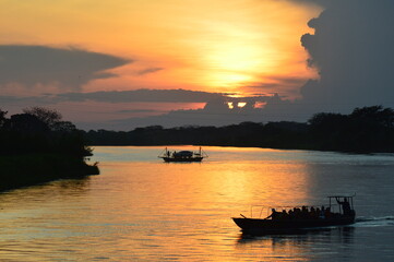 atardecer de rio