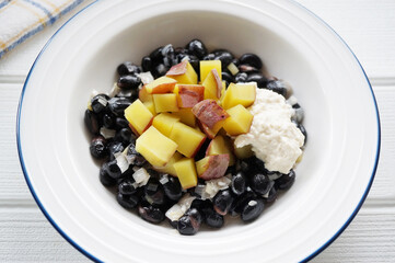 さつまいもと黒豆の煮物