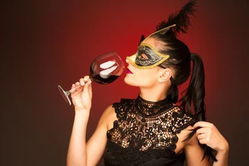 Rolgordijnen Venice carnival - woman with venice mask and a glass of wine for carnival party © Samo Trebizan