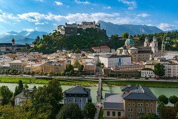 Fototapeta na wymiar view of the town of salzburg country