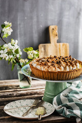 meringue pie with lemon curd