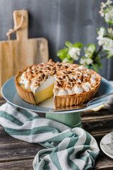 meringue pie with lemon curd