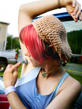 A hiker shaves her armpits