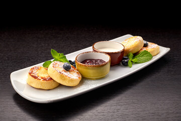 fried cottage cheese with jam and sour cream