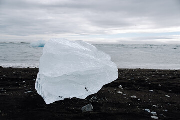 Chunks of ice washed up by the sea lie on the black beach of Breidamerkursandur ( Diamond Beach). They come from the broken icebergs from the glacier lagoon Jökulsárlón, which migrate into the sea.