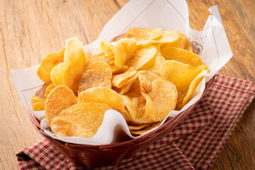 porçoes batatas fritas molhos queijo derretendo coxinha de puro frango queijo empanado foodporn 
