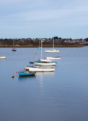 Fototapeta na wymiar boats in the manningtree harbor