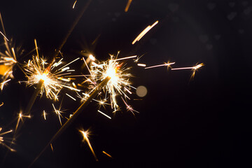 Wunderkerze - Neujahr / Silvester / Feier - Glittering - Burning Sparkler, Happy New Year ,-...
