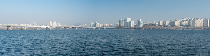 Naklejka premium Han river and Seoul cityscape in winter in South Korea
