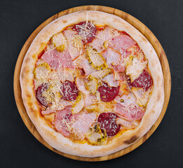 pizza with ham, pepperoni and chicken
