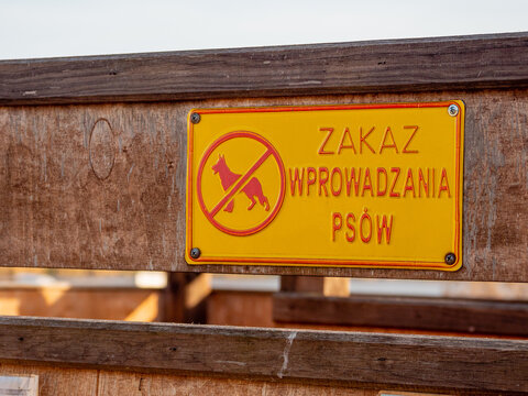 zakaz wprowadzania psow znak