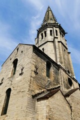 Fototapeta na wymiar L’abside et le clocher de l’église Saint-Philibert à Dijon