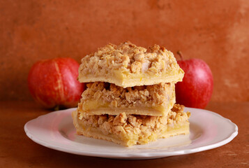 Apple crumble bars