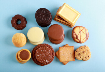  cookies on blue background