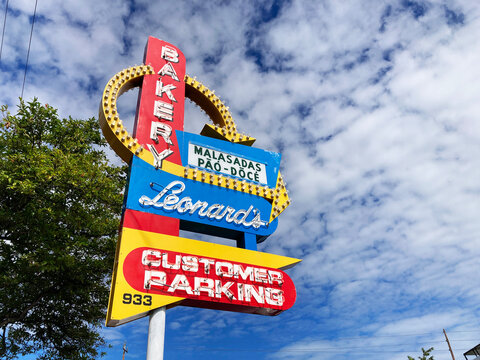 Leonard's Bakery sign logo advertises famous malasadas doughnut - Honolulu, Hawaii, USA - 2022