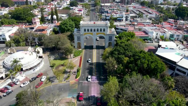 ARCOS DE AVENIDA VALLARTA EN GUADALAJARA JALISCO