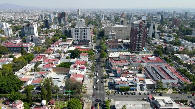 AVENIDA VALLARTA EN GUADALAJARA JALISCO