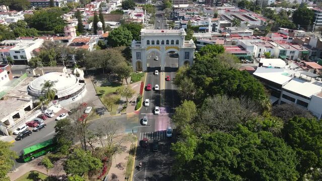 ARCOS DE AVENIDA VALLARTA EN GUADALAJARA JALISCO