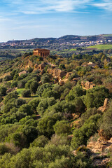 Obraz premium The famous Temple of Concordia in the Valley of Temples near Agrigento, Sicily, Italy