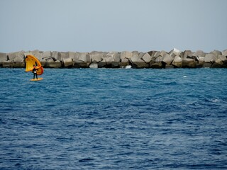 Kitesurfen am Strand von Santa Cruz de La Palma