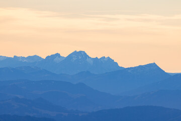 Fototapeta na wymiar Beautiful colored horizon with red, orange and pink tones behind the mountains of Switzerland.