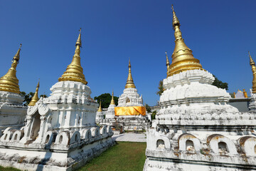 Fototapeta na wymiar Buddhist old temple in thailand 