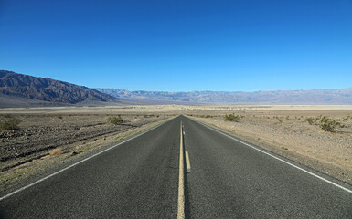 Fototapeta na wymiar The road - Death Vally - California