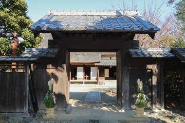 日本のお正月。門前に飾られた門松、