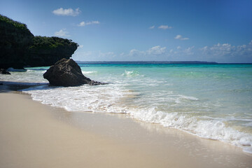 砂山ビーチ アーチ状の岩 宮古島