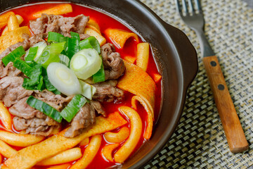 Tteokbokki, Stir-fried Rice Cake : Sliced rice cake bar (garaetteok) or thin rice cake sticks (Tteokbokkitteok) stir-fried in a spicy gochujang sauce with vegetables and fish cakes.