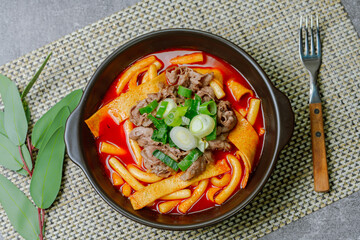 Tteokbokki, Stir-fried Rice Cake : Sliced rice cake bar (garaetteok) or thin rice cake sticks (Tteokbokkitteok) stir-fried in a spicy gochujang sauce with vegetables and fish cakes.