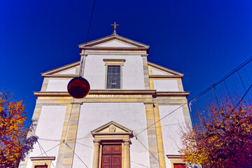 Obraz premium Entrance of white catholic church at the old town of Olten, Canton Solothurn, in bright sunlight on a sunny autumn day. Photo taken November 10th, 2022, Olten, Switzerland.
