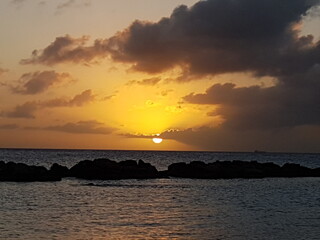 Obraz premium Pôr do sol sobre o mar - sunset over the sea