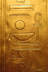 jeroglífico en latón. Antiguo Egipto. Alfabeto egipcio, escritura