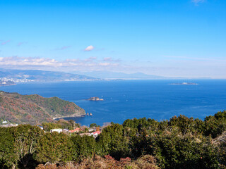 Fototapeta na wymiar 冬晴れの小室山山頂からの眺め　静岡県伊東市　12月