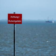 Skidding risk, the danger of slipping into the ocean