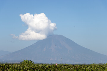 Naklejka premium Chaparrastique volcano seen from Laguna Olomega in San Miguel, El Salvador