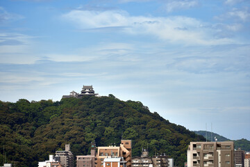 松山城と松山市街地の風景