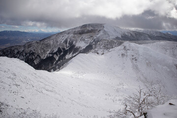 Fototapeta na wymiar 天狗岳から見る冬の硫黄岳