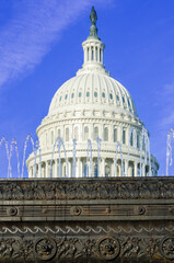 Obraz premium US Capitol building and decorative fountain - Washington DC, United States