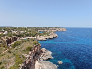 Fototapeta na wymiar Steilküste Mallorca Türkis Blau Drone