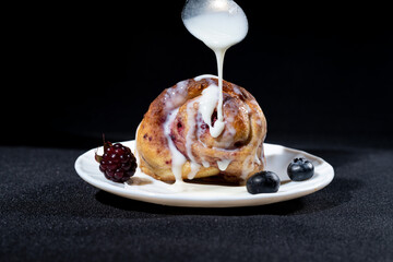 Cinnamon Roll with glazed cream
