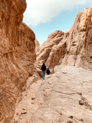 hiking in the desert, wadi rum, jordan