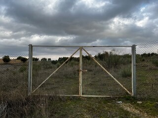 Puerta en el campo