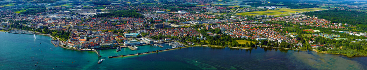 Fototapeta na wymiar Friedrichshafen Luftbild Panorama